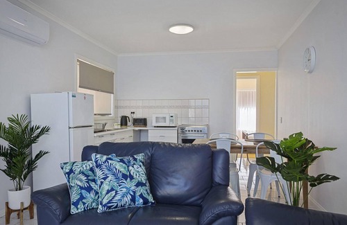 Apollo Bay Apartment | Scenic Beach Apartment - Best Value, Walk To Beach *New Listing 2020*