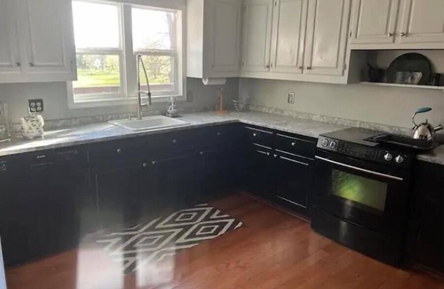 Waynesboro House | Scenic Blue Ridge Sanctuary with smoking and vaping strictly restricted inside