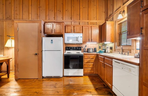 Branson Cabin | Scenic Branson Resort Cabin for Getaways