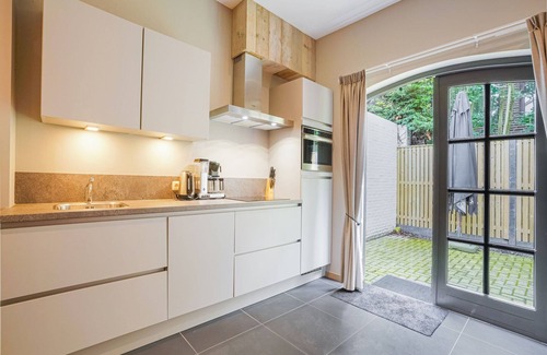 Grubbenvorst House | Scenic Escape with Garden
