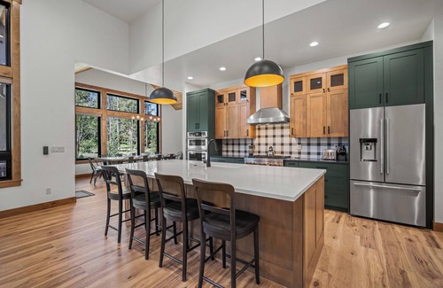 Sunriver House | Scenic Escape with Hot Tub, BBQ & Trail Access