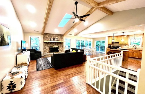 High Point House | Scenic Overlook- Lakefront home, private dock, kayaks, firepit, amazing sunsets!
