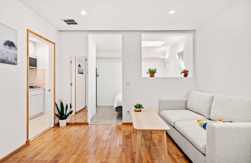 Atwater Village Apartment | Scenic Retreat With Deck Stunning Views in LA