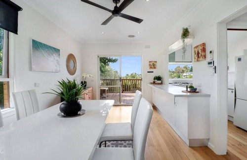 Highton House | Scenic Serenity Large Family Home in Geelong