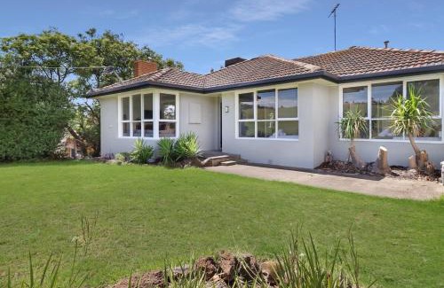 Highton House | Scenic Serenity Large Family Home in Geelong