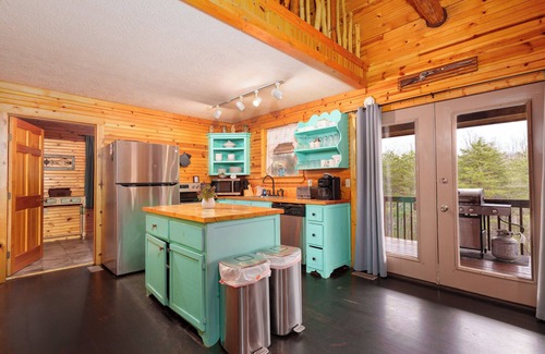 Creola Cabin | Scenic View Hocking Hills cedar cabin for up to 8 guests that is pet friendly on 30 private acres. Offers pond, Wi-fi and great deck space with first level hot tub.
