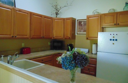Canby House | Scenic Willamette Valley Location; Peaceful country retreat