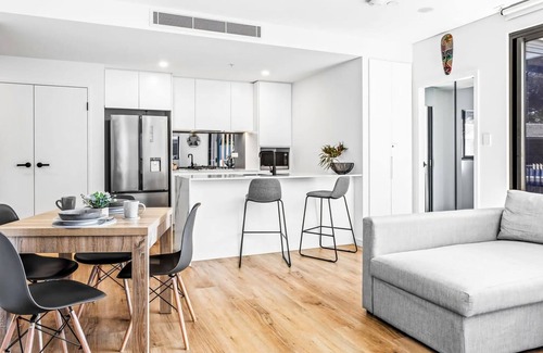 Wollongong CBD Apartment | Scenic Wollongong Gem City Location with Rooftop