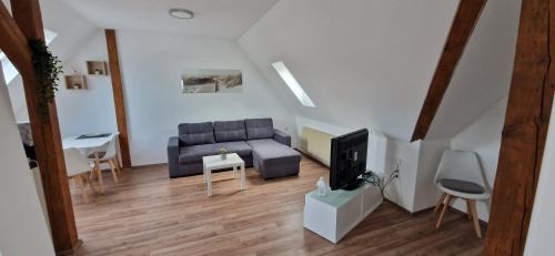 Nieste Apartment | Schöne DG Ferienwohnung