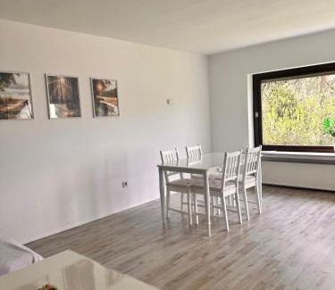 Dillenburg Apartment | Schöne Ferienwohnung mit Waldblick in Dillenburg