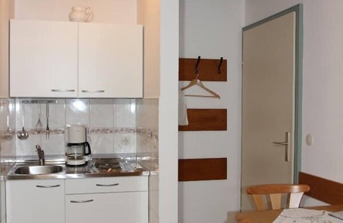 Lam Apartment | Schönes 1-Zimmer-Appartement mit Blick in den Garten