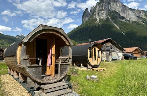 Innertkirchen House | Schlafen im Fass - Schlaffass - Abenteuer - Romantik - Haslifass