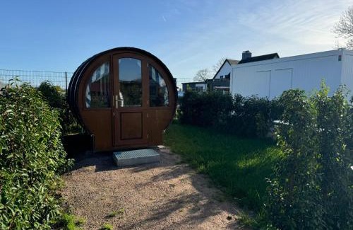 Buttel Other | Schlaffass auf Stellplatz am Elbkrug 2 0