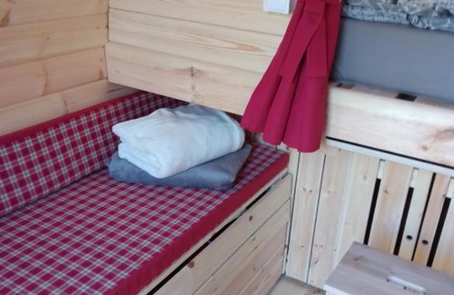 Deutsch Haseldorf Apartment | Schlaffass und Hütte mit Teich