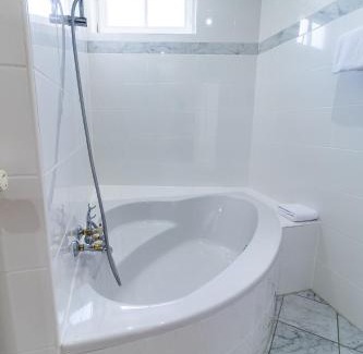 Neckarbischofsheim Hotel | Schloss Neckarbischofsheim