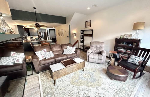 Scotch Creek House | Scotch on the Rocks - Waterfront - Shuswap Vacations and Sledding Accommodation