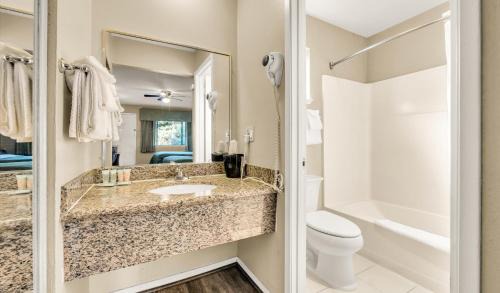 North Fremont Street Hotel | Scottish Fairway Inn