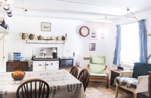 Salen Cottage | Scottish Highland Holiday Cottage in idyllic loch-side setting