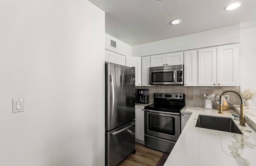 Scottsdale Ranch Condo | SCOTTSDALE BAY CLUB PENTHOUSE CONDO! NEWLY REMODELED POOL W/PRIVATE ACCESS.