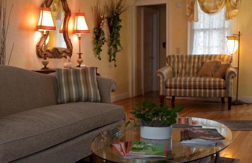 Madison Center Bed & Breakfast | Scranton Seahorse Inn
