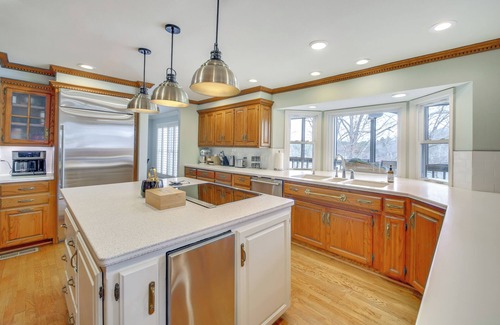 Lake Catherine Villa | Screened-In Porch w/Views: Hot Springs Getaway!