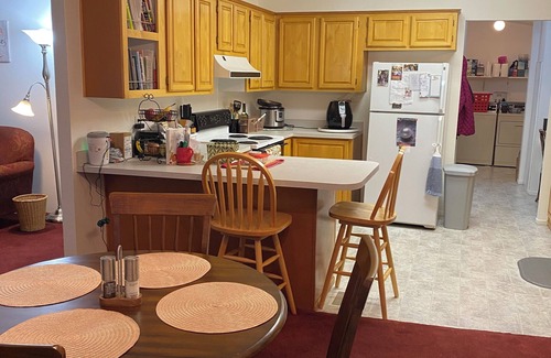 Morningside House | SE Salem Oregon, Summer St Home 9 miles from downtown Salem 2 bedroom 2 bathroom