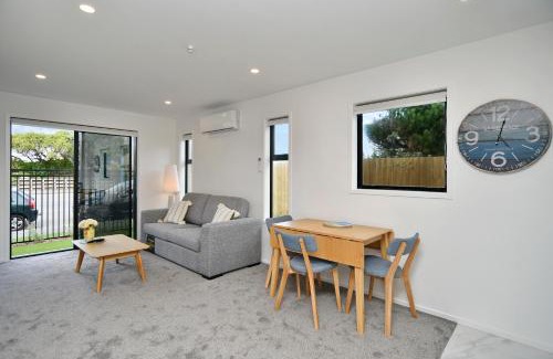 New Brighton Apartment | Sea air and Sandy Beach, beautiful 1 bed 1 bath