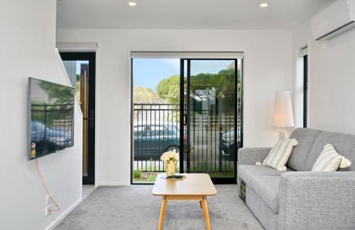New Brighton Apartment | Sea air and Sandy Beach, beautiful 1 bed 1 bath