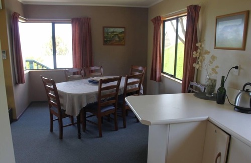 Warrington House | Sea & beach views with safe swimming 15 min north of Dunedin.