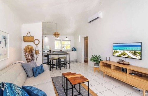 Rum Point Condo | Sea Biscuit 1BR Oceanfront at The Sea Lodges