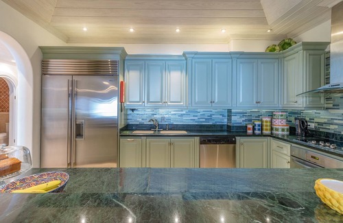 Old Trees Bay Apartment | Sea Breeze, 204 Old Trees, Paynes Bay, Barbados 3 Bed Luxury Beach Apartment