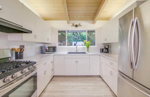 Bay Park House | Sea Breeze and Sunsets - Close to all - inquire about specials - Split Air cond