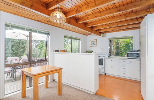 Pauanui House | Sea Breeze Bach - Pauanui Holiday Home