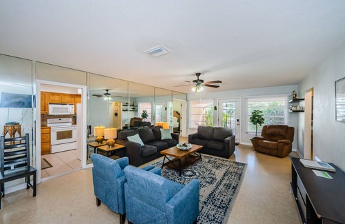 Carlouel House | Sea Breeze Beach House | Private Pool | Steps to the sand