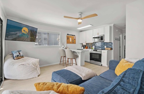 Ash Condo | Sea Cabin 118 - Oceanfront, End-Unit!