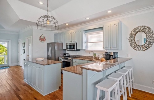 Plantation House | Sea Chalet: 5BR Beachfront Home in Plantation- Sleeps 14, Pet Friendly!