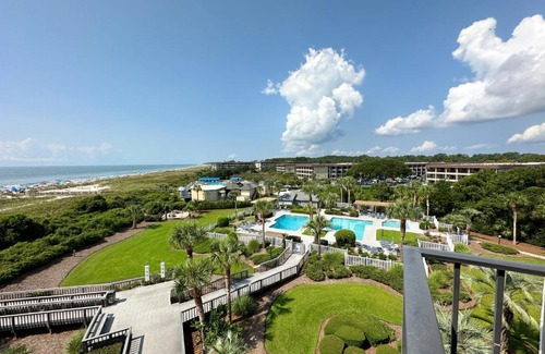 Folly Field Apartment | Sea Cloisters 409