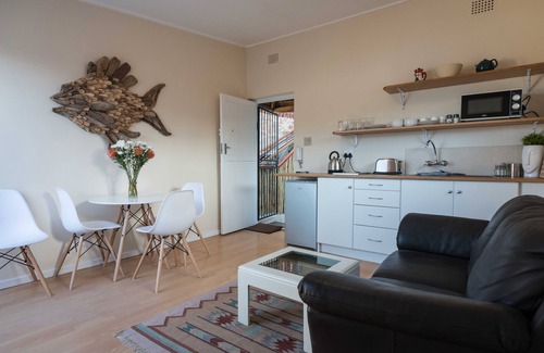 Fish Hoek Apartment | Sea Cottage - Quarterdeck - Spectacular sea views - close to beach, restaurants.