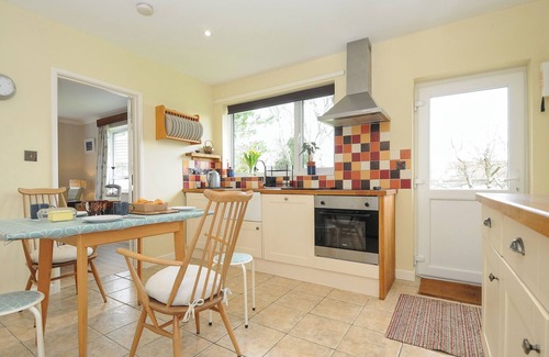 Carlyon Bay Cottage | SEA DRIFT, pet friendly, with a garden in Carlyon Bay