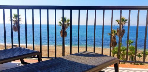 Sitio de Calahonda Apartment | Sea Front Beach house Micaela G