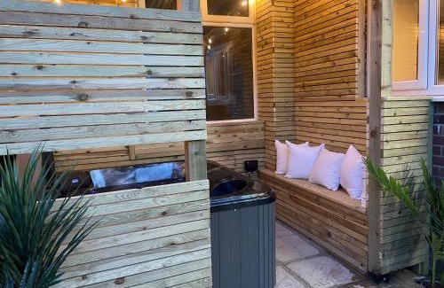 Seaham House | Sea Glass Cottage - Luxury hotel style 3 bed with hot tub