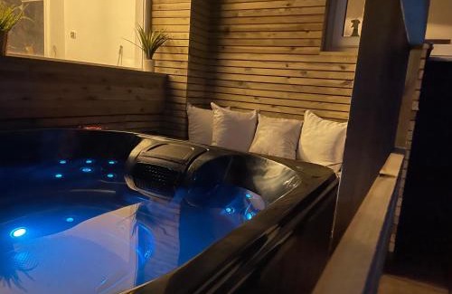Seaham House | Sea Glass Cottage - Luxury hotel style 3 bed with hot tub
