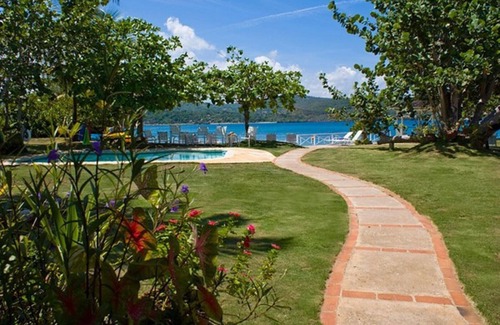 Discovery Bay Villa | SEA GRAPES ON THE BEACH Luxury 6 Bed Beach Villa, Discovery Bay - STAFF INCLUDED
