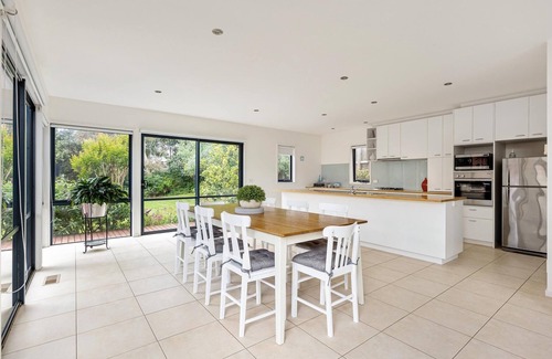 McCrae House | Sea Haven McCrae - Stunning coastal views, tranquil family retreat, close to beach