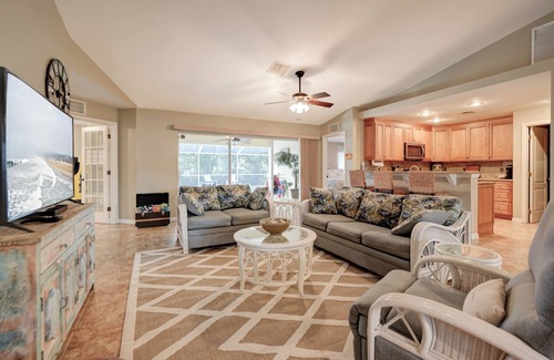 Jacarandas House | Sea La Vie 3/2 Pool & Jacuzzi Close to Downtown Fort Myers River District