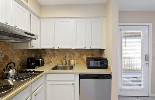 Holiday Beach Condo | Sea La Vie – Walk to Shore + Pool Access