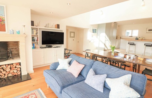 Thurlestone Cottage | SEA PEEP, family friendly, luxury holiday cottage in Thurlestone