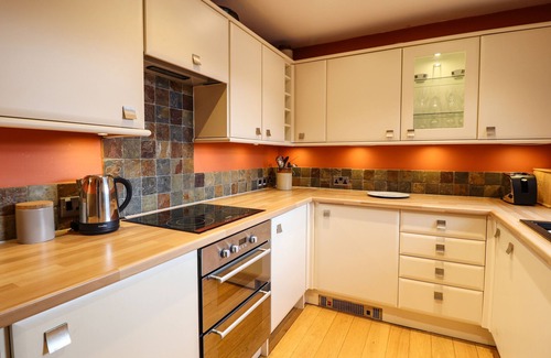 Rhyd-y-foel House | SEA-PRIZE VIEW, family friendly, with a garden in Old Colwyn