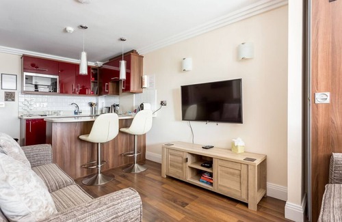 Westbourne Apartment | Sea Quest - Short Walk to Alum Chine Beach