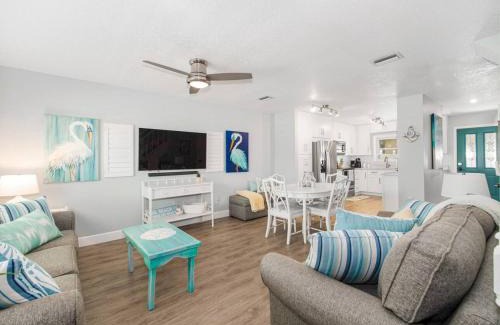 Jacksonville Beach House | Sea Turtle Townhouse: Cute and comfy Townhouse - 3 Blocks from the Beach